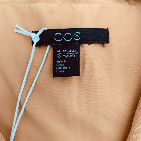 NWT Women’s COS Camel Cape/Poncho with Button Accents and hood. One Size. - Picture 6 of 7